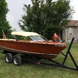 1955 Chris Craft (Algonac MI) 18 Ft Continental Mohogany Open Motorboat 
