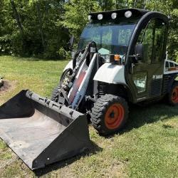 Bobcat 5610 Utility Work Machine & Attachments