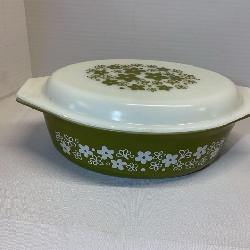 Pyrex olive green oval 2.5 qt. casserole dish featuring the 