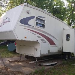 2004 Crossroads/Cruiser Fifth Wheel Camper