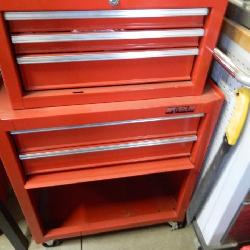 Roll around tool cabinet