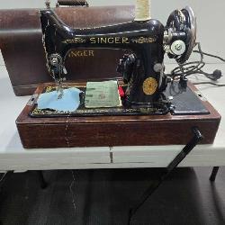 VINTAGE EARLY 1900'S SINGER SEWING MACHINE WITH LEG CONTROLS