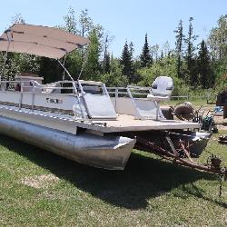 24 ft Crest III pontoon boat >