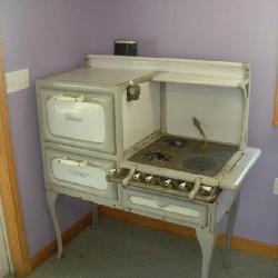 VINTAGE STEWART PORCELIN GAS STOVE