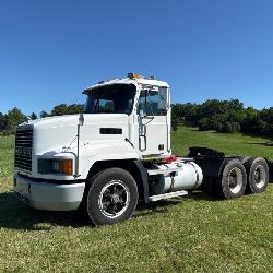 1992 Mack CH613
