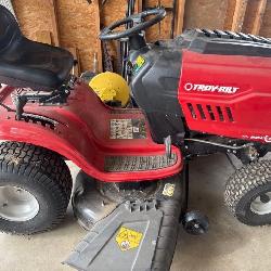 TROY-BILT BRONCO Riding Lawnmower