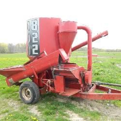 Farm Hand 822 grinder mixer w/ hyd. auger