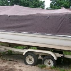 DECK BOAT