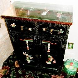 BLACK LAQUE CHEST