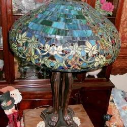 STAINED GLASS TABLE LAMP