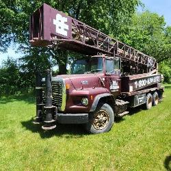 Ford L8000 Truck-Mounted Water Well Dril Ford L800