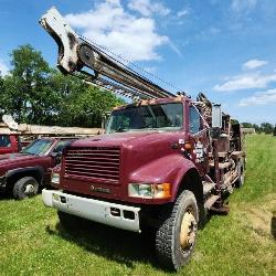 International 4800 4x4 Truck-Mounted Wel Internati