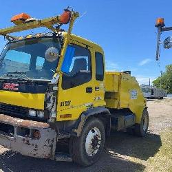 2001 GMC T7500 Toter Truck