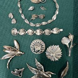 Sterling Jewelry incl. Pins, Bracelets, etc.