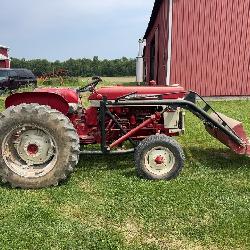 1958 International 340 WF Tractor w/ Loader