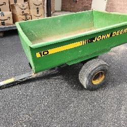 John Deere 10 dump wagon