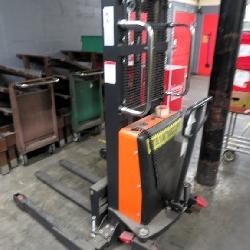 2021 Noblelift Spn22-98 2200lb Semi-electric Stacker