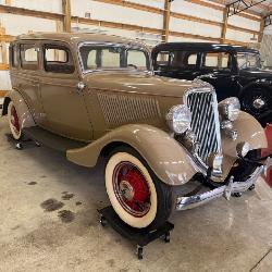 1934 FORD MODEL 189 4 DOOR SEDAN DELUXE