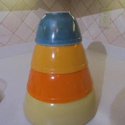 Pyrex Nesting Mixing Bowls Lot