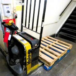 Yale Mpb040 4000lb Electric Pallet Jack