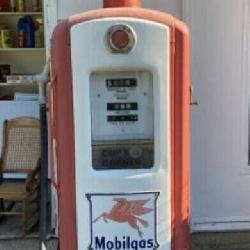 Bennett Model Number 766 Gas Pump Measures 24