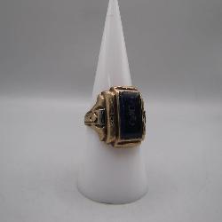 10kt Gold Ring, Size 8 With Unique Design