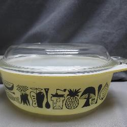 Pyrex 043 Refrigerator Dish with Lid