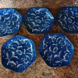 S2 - FIVE BLUE & WHITE WARE PORCELAIN PLATES (K29)
