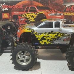 Traxxas T-Maxx Nitro Powered RC Car w Remotes &