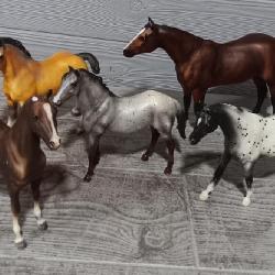 (5) Breyer Horses