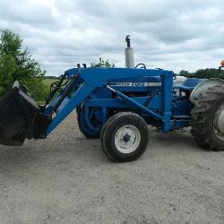Ford 4600 diesel tractor w/ loader pto, 3pt quick attach