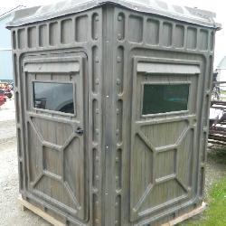 Hard sided camo deer blind