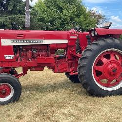 1970 International Hydro 656 Gas Tractor