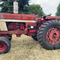 1975 International Hydro 100 Tractor
