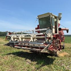 715 International Harvester Combine