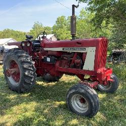 806 International Harvester - Gas Tractor