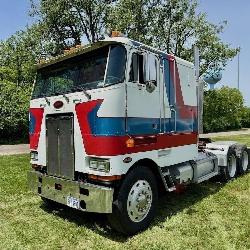 1986 Peterbilt 362 Semi