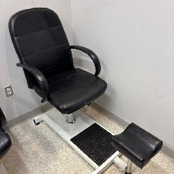 Lot #21 Hydraulic Pedicure Chair #2