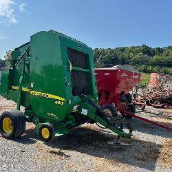 John Deere 468 Round Baler