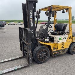 TCM FHG 30 Tow motor