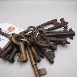 17 Antique Skeleton Keys