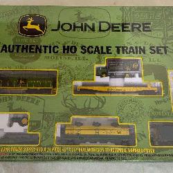 John Deere authentic HO scale train set with locomotive, John Deere-themed rolling stock, billboard, track and power supply. Set includes a 14-piece 45