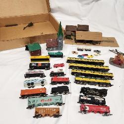 Atlas N scale train, accessories