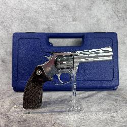 New Colt King Cobra + Extra Grips ( 22 LR )