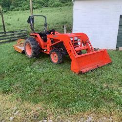 Kubota L4400 4WD Tractor with Front Bucket