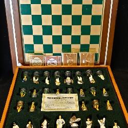 3013: Danbury Mint Baseball Chess Set