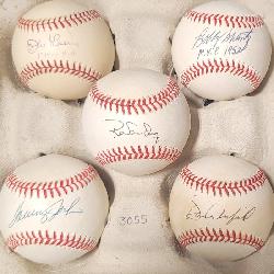 3055: New York Yankees Autographed Baseball Group
