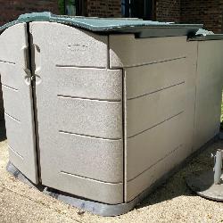Lot 426: Large Rubbermaid Outdoor Storage Container