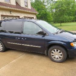 2005 Chrysler Town & Country Minivan