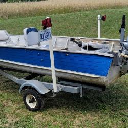 Beautiful Aluminum Fishing Boat w/ Honda 20 HP Boat Motor